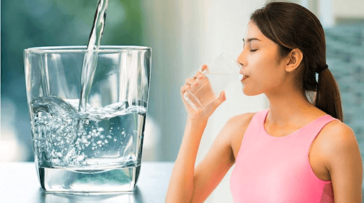 Uống đủ nước và bổ sung nước đúng cách