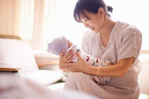 Phụ nữ sau sinh cần phục hồi nên uống viên tế bào gốc